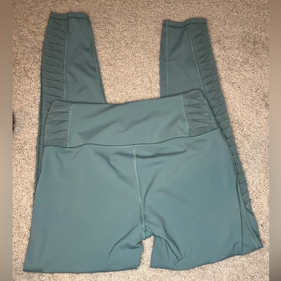 Victoria Secrets Sports - Total Knockout Tight - Size Medium - Picture 7 of 16